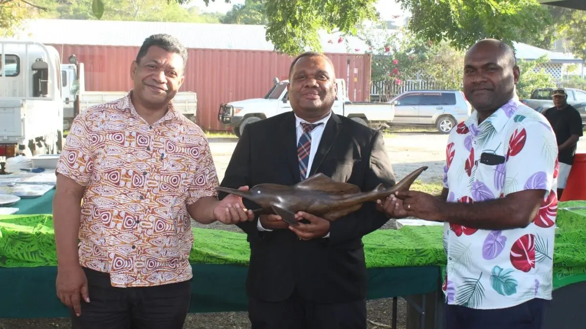Hon. Minister Wasi in appreciating PS Vaisekavea assured him that MAL with the leadership of PS Dr. Viulu will continue to build on the successes he had started in implementing its policies to further develop the agriculture and livestock sector, and wishes him well at MRD.