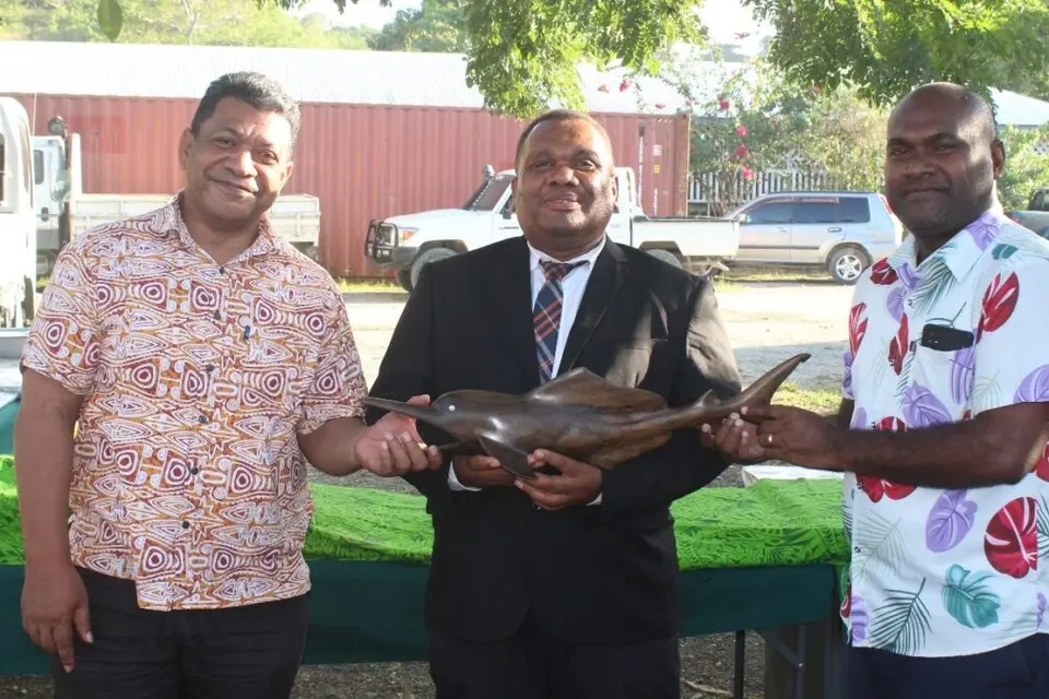 Hon. Minister Wasi in appreciating PS Vaisekavea assured him that MAL with the leadership of PS Dr. Viulu will continue to build on the successes he had started in implementing its policies to further develop the agriculture and livestock sector, and wishes him well at MRD.