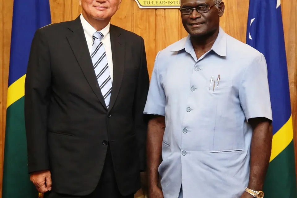 The Prime Minister, Hon Manasseh Sogavare, right, and the WHO Western Pacific Regional Director, Dr Young-soo.