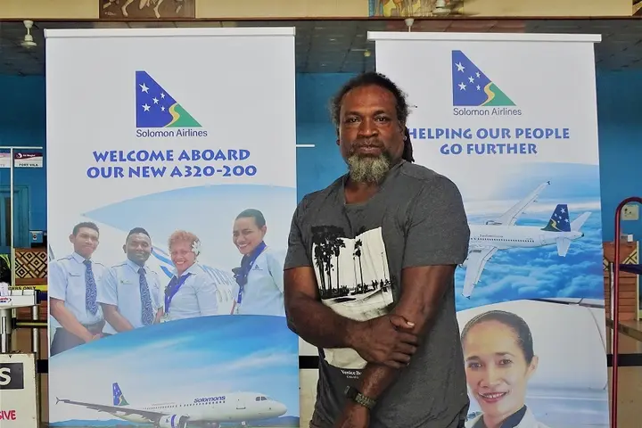 Natty Dolaiasi will also teach local young people of Solomon Islands background who have been isolated from their culture with the aim to prepare them to perform at the Byron Harmony Festival on 21 March. Mr Dolaiasi plans to perform with these young people at schools and other youth events.
