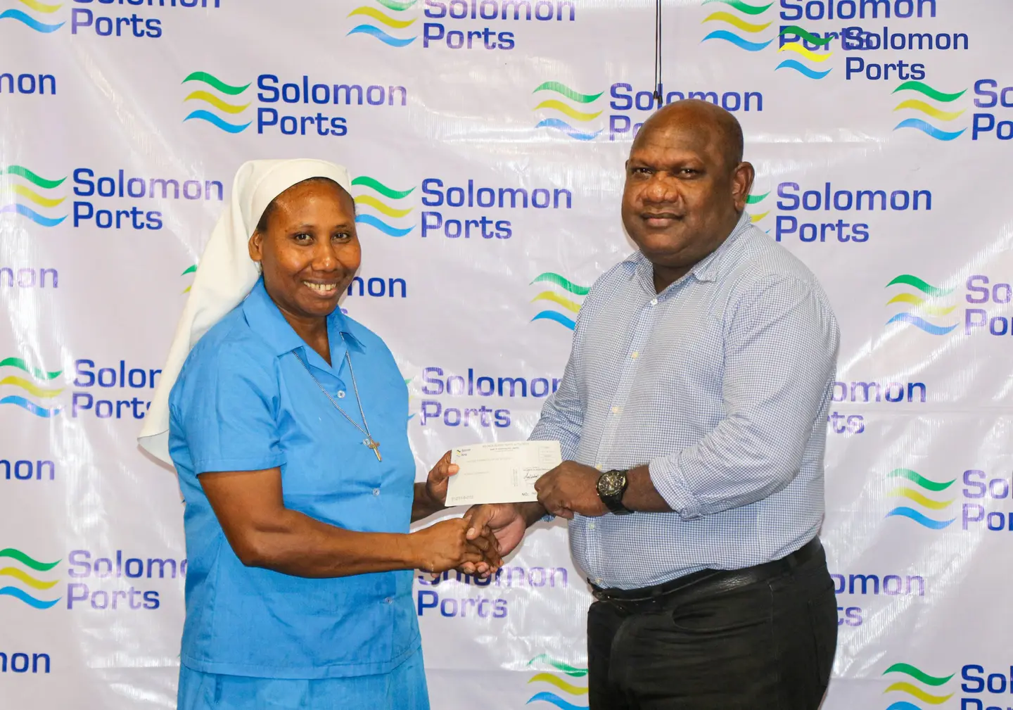 Recognizing the pressing need for adequate water storage facilities in Wagina, Solomon Ports stepped forward to contribute to the community’s welfare by donating five 5000-liter water tanks.