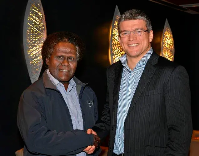 Loyley Ngira, CEO Solomon Telekom (left), with Jacques-Samuel Prolon, General Manager, Kacific (right).