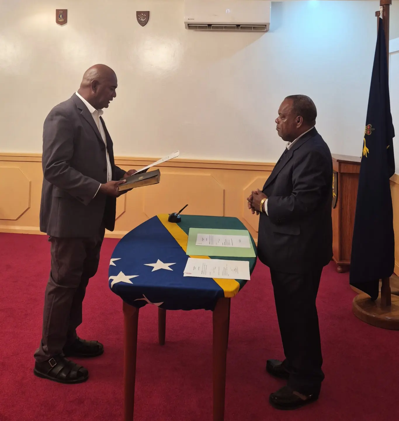Simon Baete taking his oath before Governor General Sir David Tiva Kapu at Government House