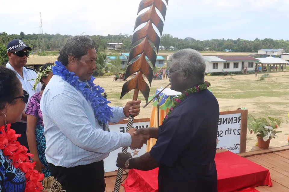 Premier Willie Tuhangenga handing over a gift of traditional significance to Prime Minister Manasseh Sogavare.