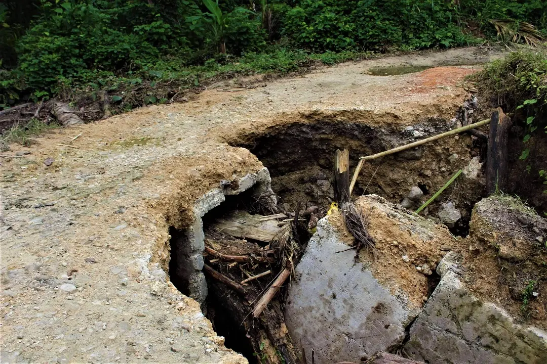 In most crossings the circular culverts that hold up the bridges have collapsed, making them dangerous for vehicles and pedestrians alike.
