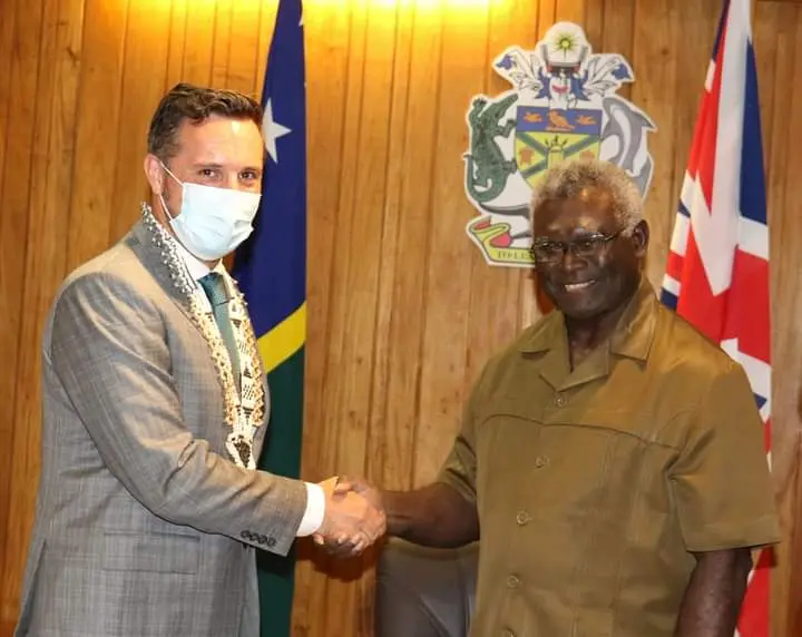 Accepting the letter of introduction, Prime Minister Manasseh Sogavare welcomed the new High Commissioner to Solomon Islands.