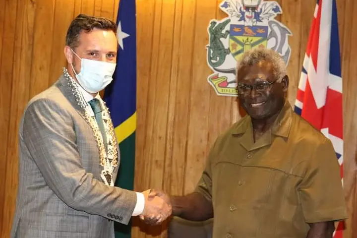 Accepting the letter of introduction, Prime Minister Manasseh Sogavare welcomed the new High Commissioner to Solomon Islands.