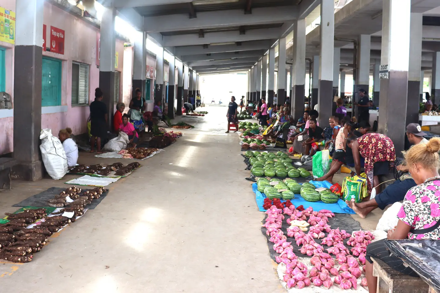 In Auki Market, 300 rural women market vendors travel daily to support family obligation such as education for their children, housing, social and cultural obligations.