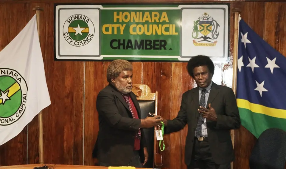 Newly elected Mayor Wilson Mamae (Left) receiving the keys to the city from City Clerk Charles Kelly.