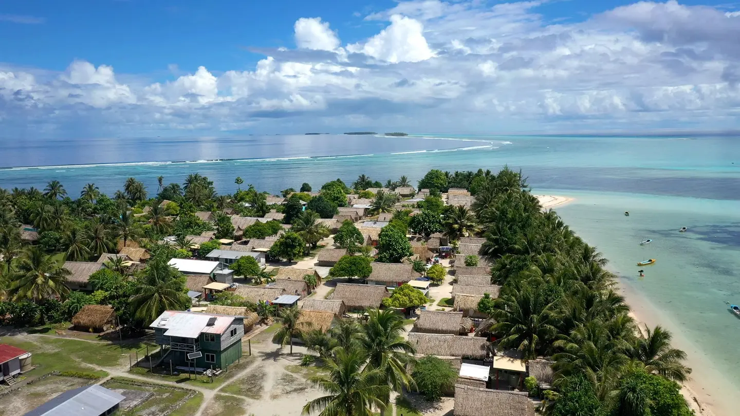 The Opposition Leader said reports that the ship was transporting cargoes for foreign bechedemer buyers in Ontong Java must also be thoroughly investigated.