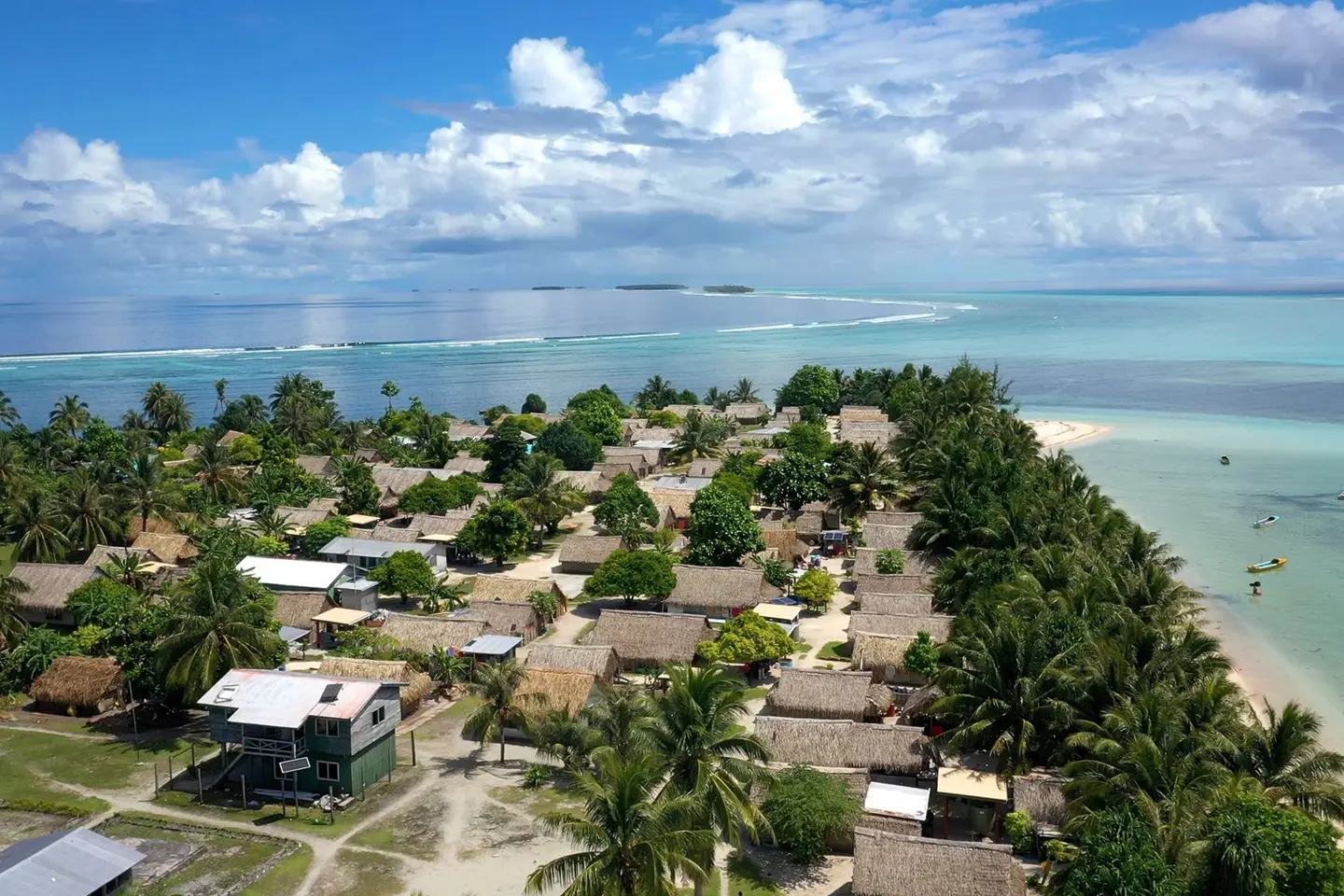 The Opposition Leader said reports that the ship was transporting cargoes for foreign bechedemer buyers in Ontong Java must also be thoroughly investigated.