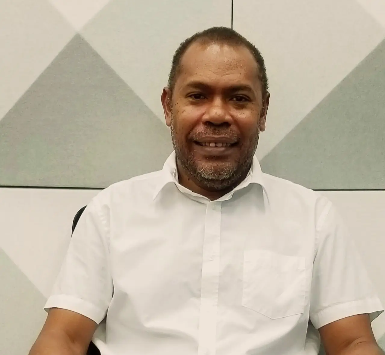 Based in Honiara, Smiley Giobauta is also responsible for managing IFC’s relationship with the Solomon Islands government, donors and private sector representatives.