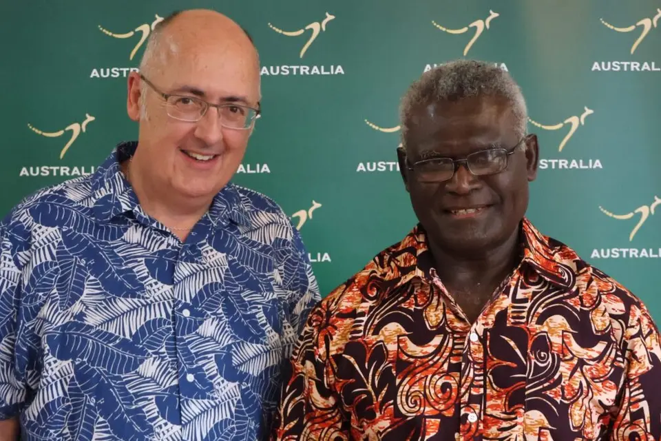 The Prime Minister with the outgoing High Commissioner of Australia Dr. Lachlan Strahan.