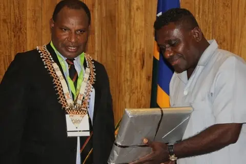 A high-powered Papua New delegation led by PNG’s Trade, Commerce and Industry Minister Richard Maru made a courtesy call to Hon. Lilo yesterday.