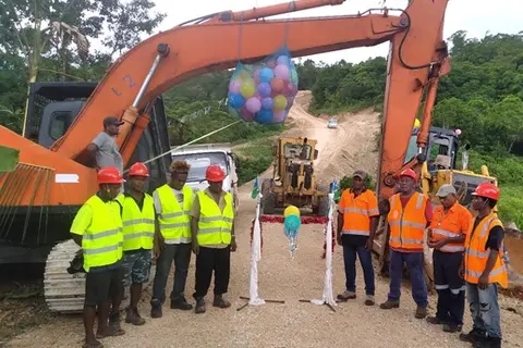 Hon. Hou said the primary objective of the road infrastructure program has been achieved. “Today the communities of Tetele, Ou’oumatawa, Tapa’atewa, Ruru’uhe, Rorongo and Likimaea have direct road access to Matangasi Port. Now you can reach the Sea Port and Afio Government Station within 30 minutes”.