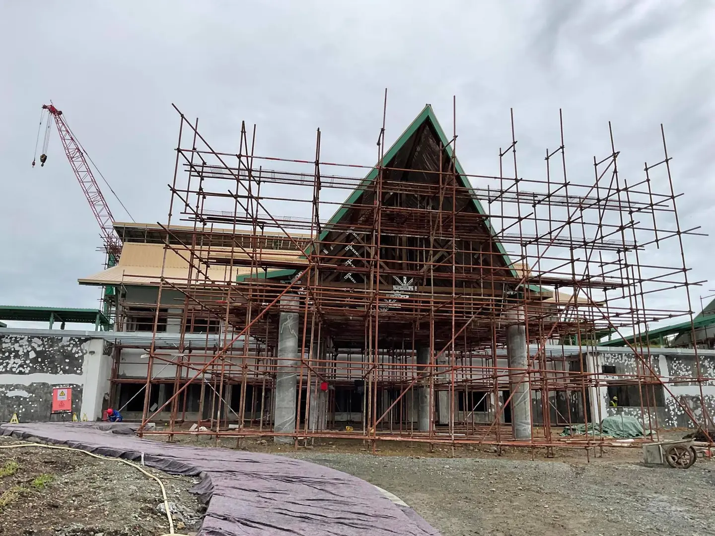 “Today’s site visit is the opportunity to witness first-hand the great progress of this important project that will provide Solomon Islands’ growing youth population with access to quality education and training,” said ADB’s Solomon Islands Pacific Country Office’s Unit Head Elmar Elbling.