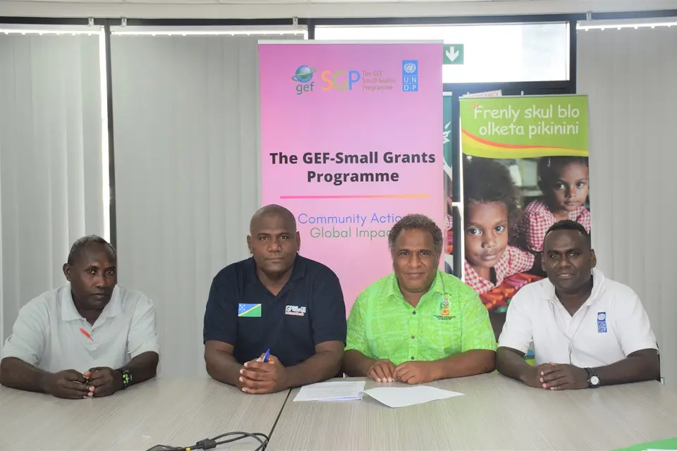 The signing of the MOAs was made in the presence of the Deputy Secretary of the Ministry of Environment Chanel Iroi and SGP National Coordinator Teiba Mamu.