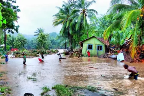 Health workers in Solomon Islands say unsanitary conditions caused by the floods in April have created ideal conditions for the diarrhoea outbreak.