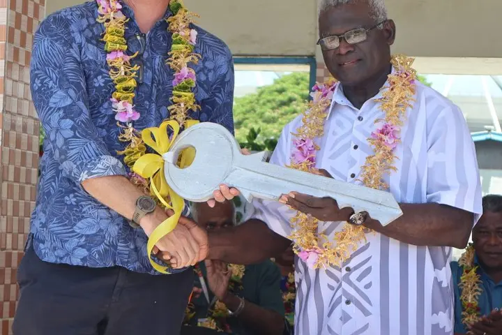 Australian High Commissioner to Solomon Islands His Excellency Rod Hilton hands over key to Prime Minister Manasseh Sogavare.