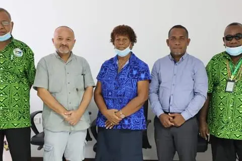 Opposition Leader Hon Wale, Premier Sikilabu and members of the Isabel provincial government.