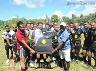 Team captain of Avaiki, Steward Baiabe (L) receiving the uniform from Acting General Manager of South Pacific Oil Humphrey Tura.