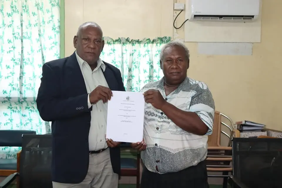 MID Permanent Secretary Mr. Maesiola and Temotu Provincial Secretary Allan Agassi with the purchase agreement.