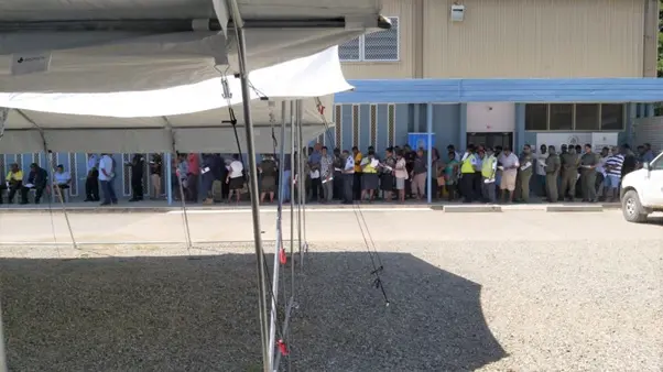 The que outside the Central Field Hospital where the COVID-19 vaccination program is being implemented.