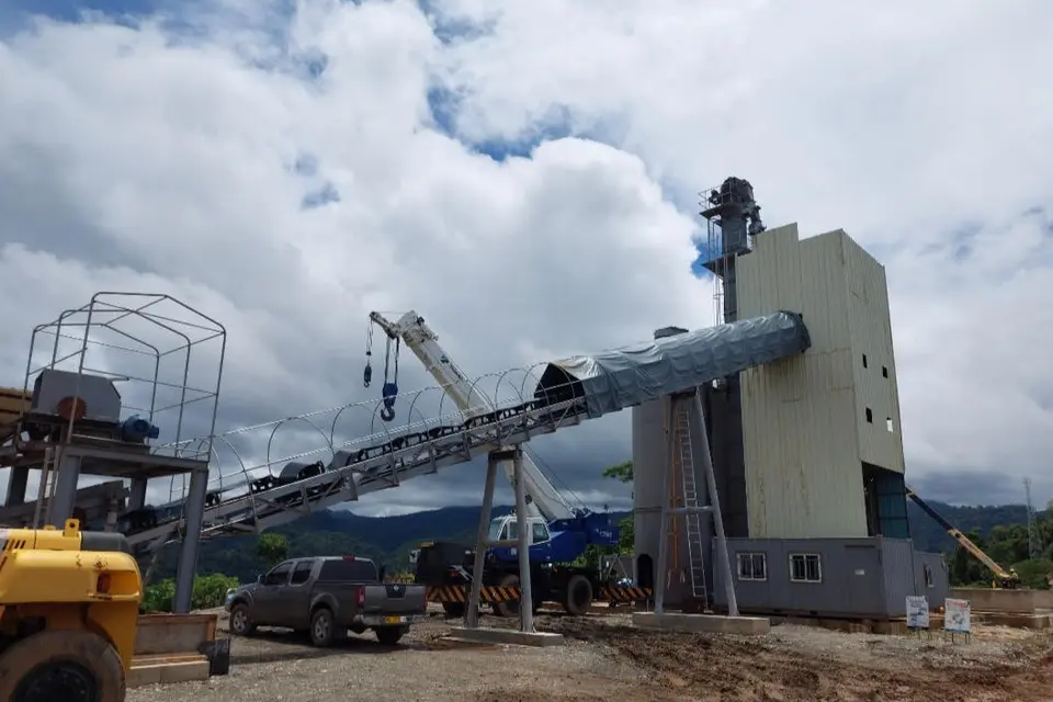 The plant will produce different grades of concretes for various works based on the mixed design taking into consideration the concrete slump, grade, and efficiency. Mixed design is the process of finding right proportions of cement, sand and aggregates for concrete to achieve target strength in structures.