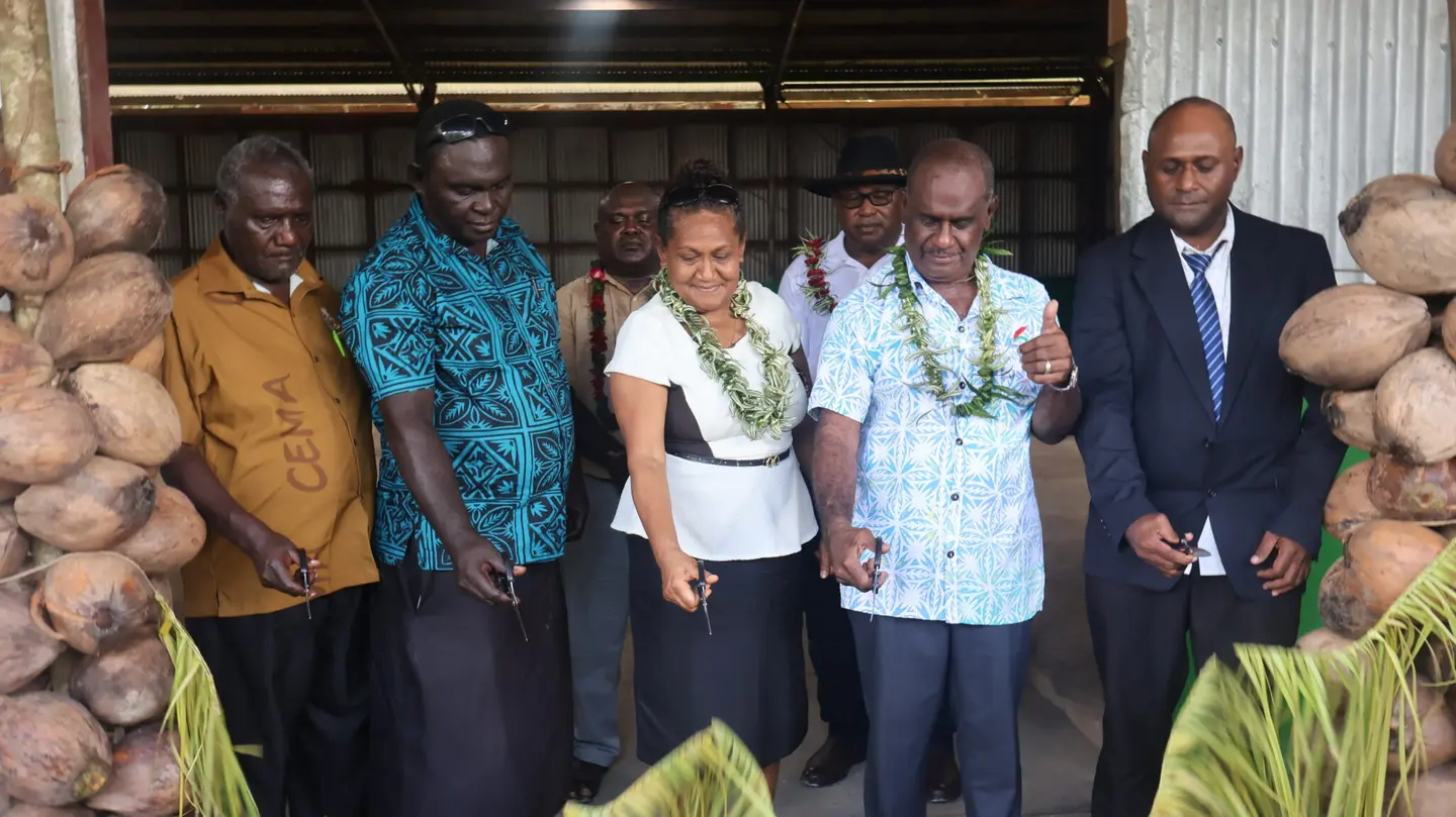 Hon Manele has paid tribute to the landowners, Choiseul Provincial Government, Choiseul Bay Association, Commodities Export Marketing Authority (CEMA), the contractor, and the National Government for the combined efforts in the completion of the Buying Centre.