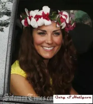 Kate received the decorative headpiece after meeting women's groups working to improve the status of women in the Solomon Islands.