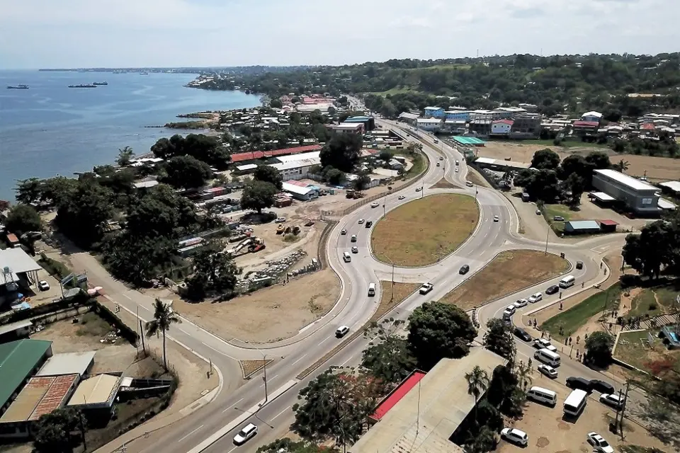 The Prime Minister said the Kukum Highway project includes a 4-lane road from the Ministry of Fisheries to the Lunga Bridge and a two-lane road from Lunga Bridge to the Henderson Domestic Airport.