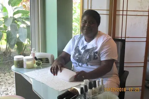 Hilda, 33, from Malaita Province has been working for seven years in the beauty and fashion sector and has a strong belief in the empowering effect of beauty in the lives of women and girls.