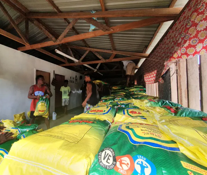 The food relief covered about 5000 inhabitants, approximately 792 households in Luaniua, Pelau in Ontong Java Atoll and Sikaiana Atoll.