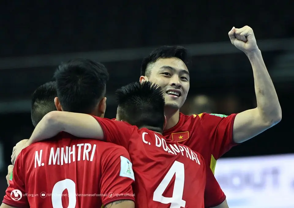 Historically, the Vietnamese futsal team faced the Solomon Islands futsal team at the 2017 Asian Indoor Games and won with a score of 2-1 thanks to goals from Phung Trong Luan and Pham.