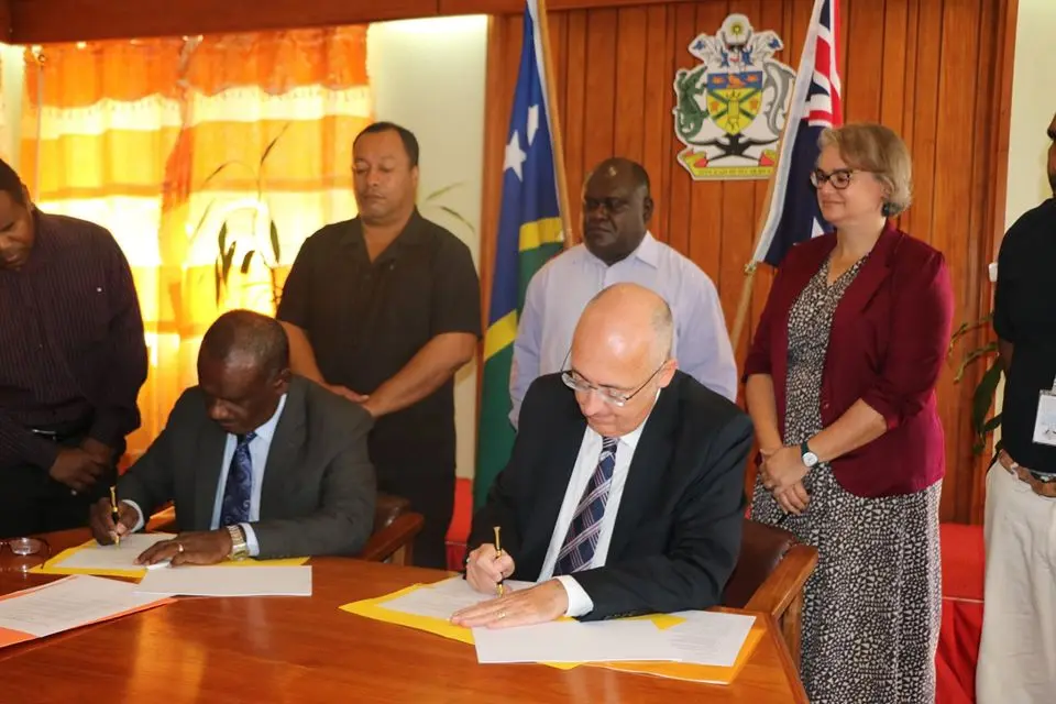 Minister for Foreign Affairs & External Trade, Hon. Jeremiah Manele and Australian High Commissioner Dr Lachlan Strahan sign the funding agreement.